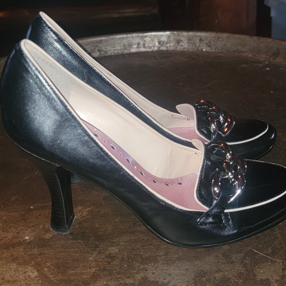 BCBG GIRLS LOAFER HEEL DRESS SHOE SIZE 7